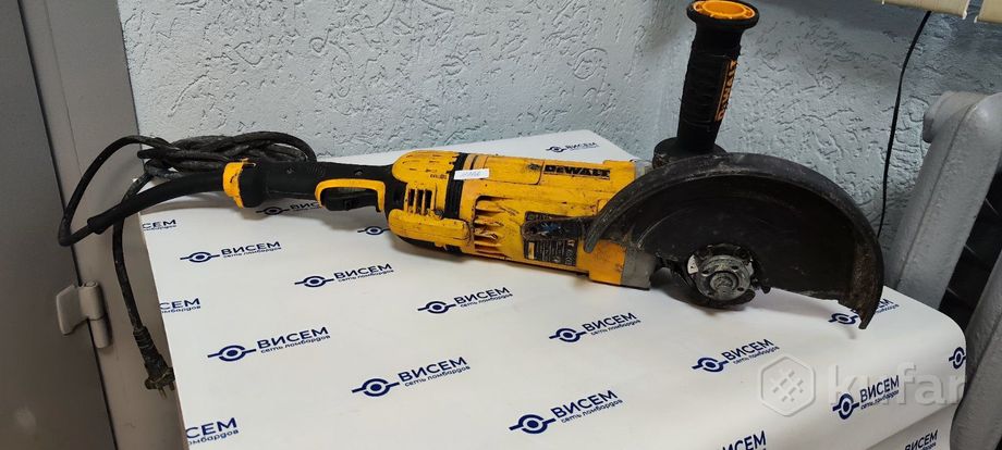 Угловая шлифмашина DeWalt DWE4579
