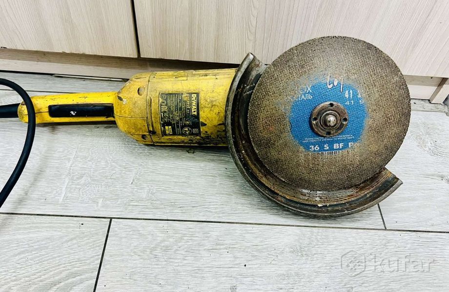 Угловая шлифмашина DeWalt DWE492