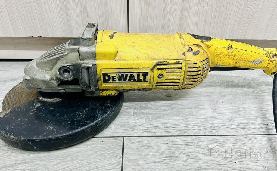 Угловая шлифмашина DeWalt DWE492