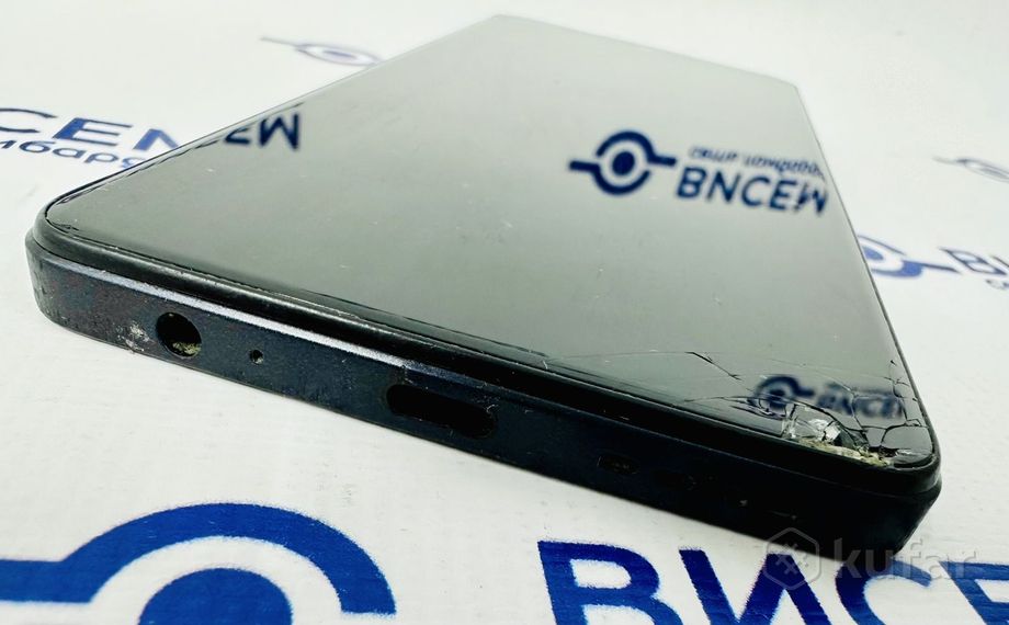 Телефон Infinix Hot 30 X6831 8GB/128GB (ТРЕЩИНЫ В УГЛУ)